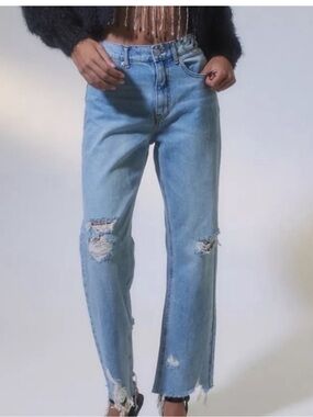 BDG Light Blue Distressed Cowboy jeans size 25